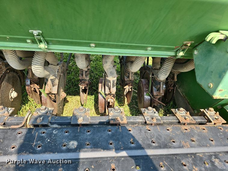 image for item DQ0305 John Deere 8350 266D  grain drill