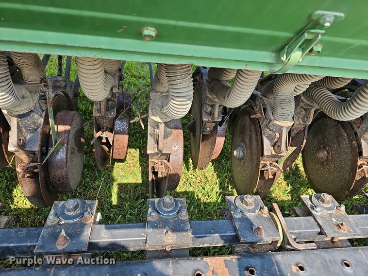 image for item DQ0305 John Deere 8350 266D  grain drill