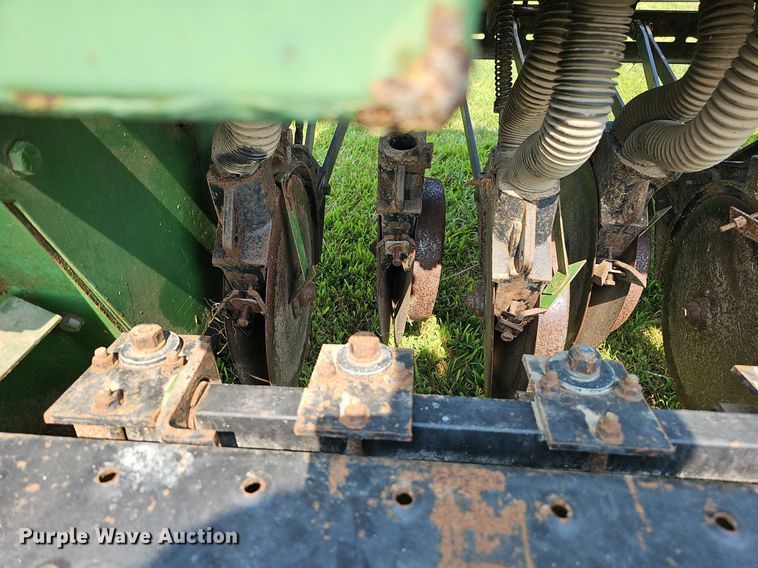 image for item DQ0305 John Deere 8350 266D  grain drill