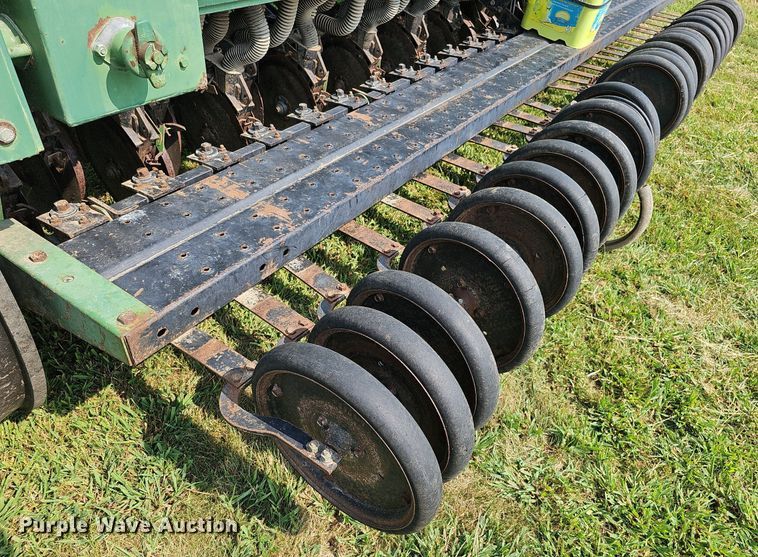 image for item DQ0305 John Deere 8350 266D  grain drill