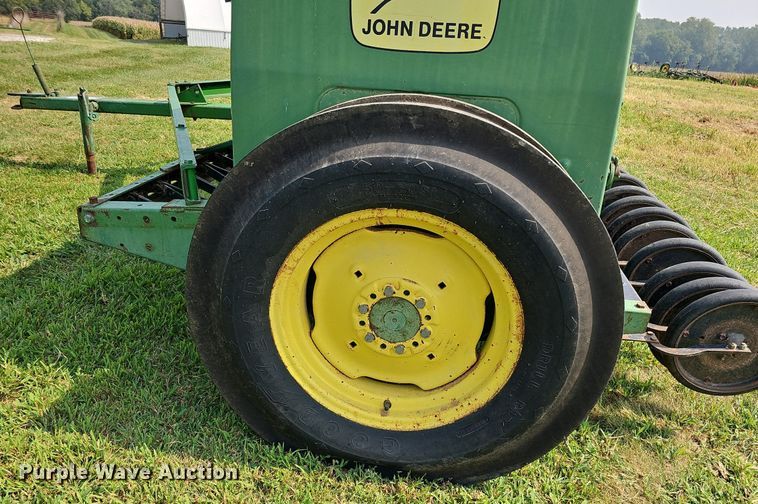 image for item DQ0305 John Deere 8350 266D  grain drill