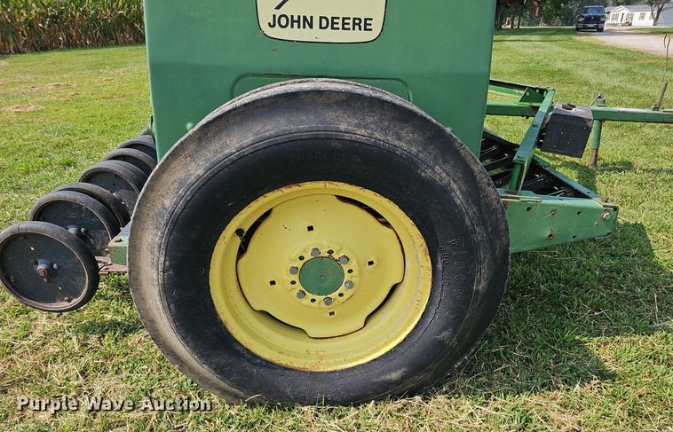 image for item DQ0305 John Deere 8350 266D  grain drill