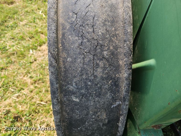 image for item DQ0305 John Deere 8350 266D  grain drill