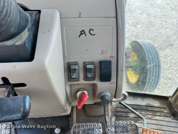 image for item DQ2188 John Deere 6415  tractor