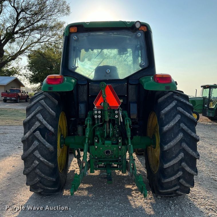 image for item DQ2189 2015 John Deere 6125M  MFWD tractor