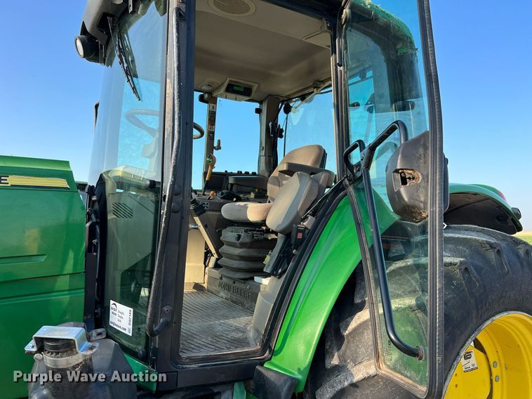 image for item DQ2189 2015 John Deere 6125M  MFWD tractor