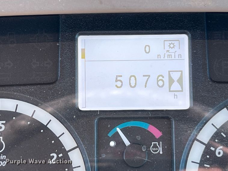 image for item DQ2189 2015 John Deere 6125M  MFWD tractor