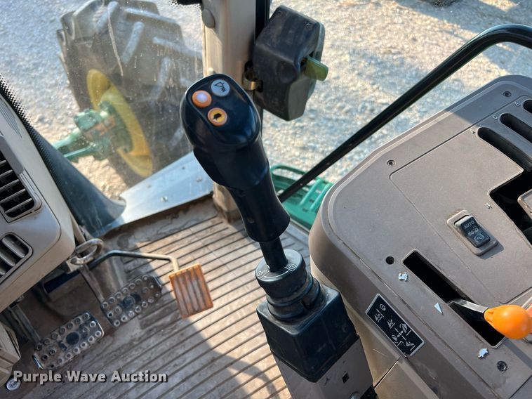 image for item DQ2189 2015 John Deere 6125M  MFWD tractor