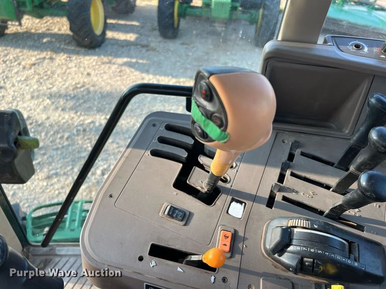 image for item DQ2189 2015 John Deere 6125M  MFWD tractor