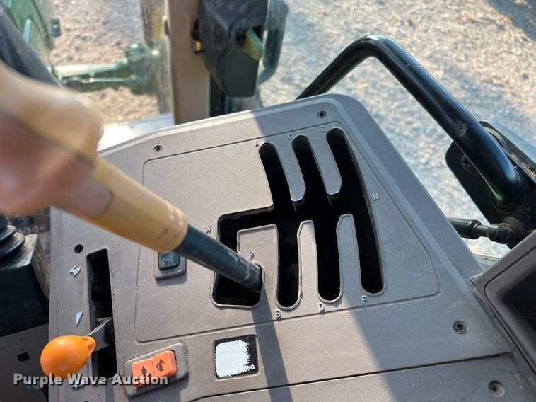 image for item DQ2189 2015 John Deere 6125M  MFWD tractor