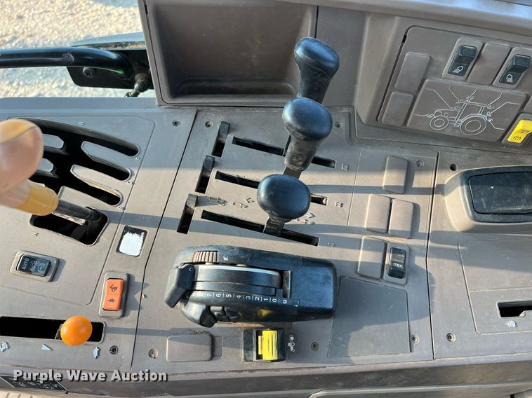 image for item DQ2189 2015 John Deere 6125M  MFWD tractor