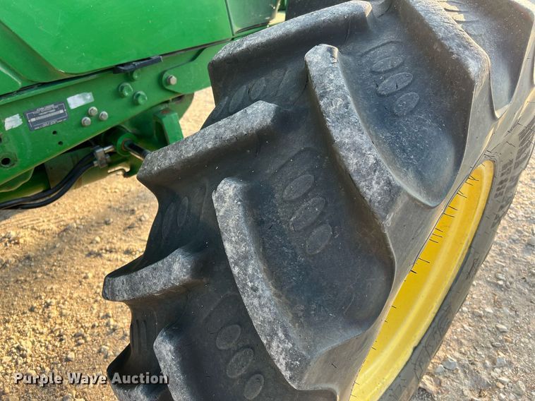 image for item DQ2189 2015 John Deere 6125M  MFWD tractor