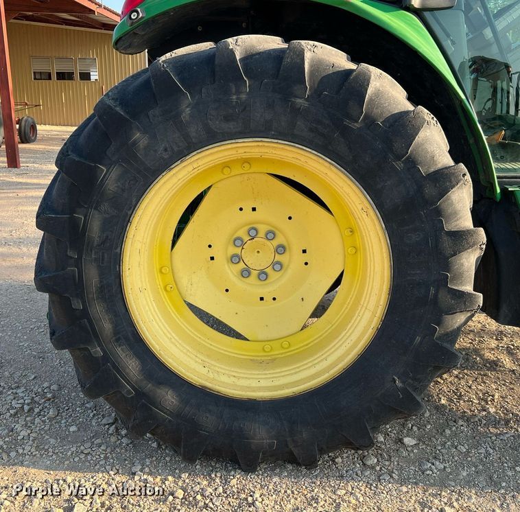 image for item DQ2189 2015 John Deere 6125M  MFWD tractor