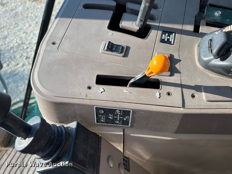 image for item DQ2190 2015 John Deere 6125M  MFWD tractor