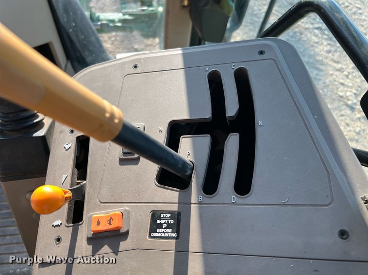 image for item DQ2190 2015 John Deere 6125M  MFWD tractor