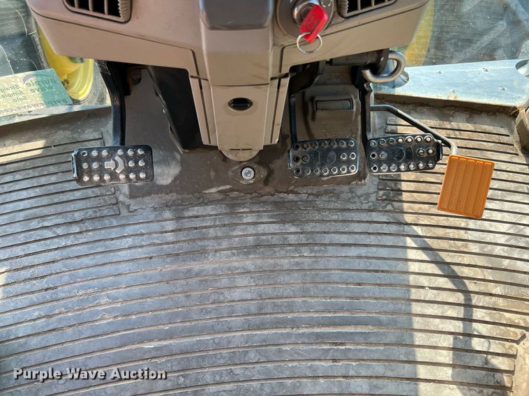 image for item DQ2190 2015 John Deere 6125M  MFWD tractor