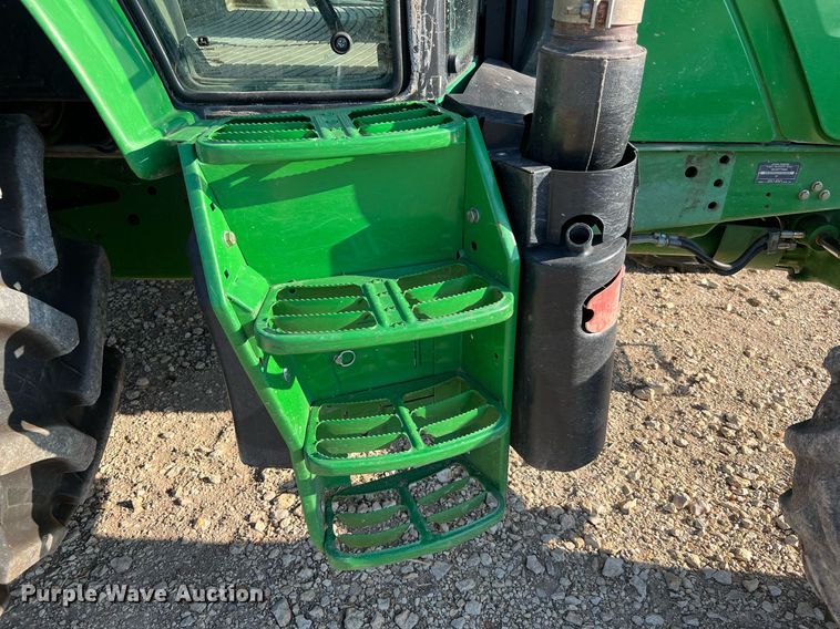 image for item DQ2191 2015 John Deere 6115M  MFWD tractor