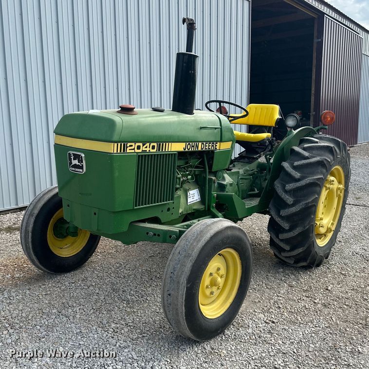 image for item DS2275 1980 John Deere 2040  tractor