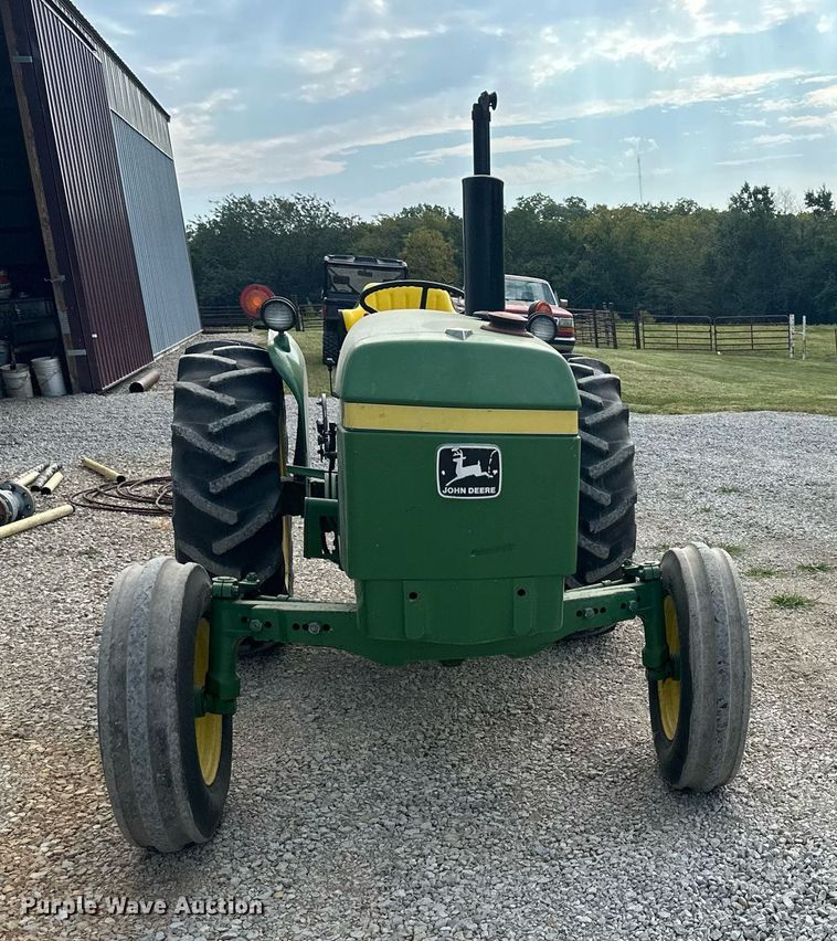 image for item DS2275 1980 John Deere 2040  tractor