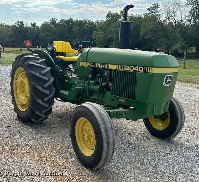 image for item DS2275 1980 John Deere 2040  tractor