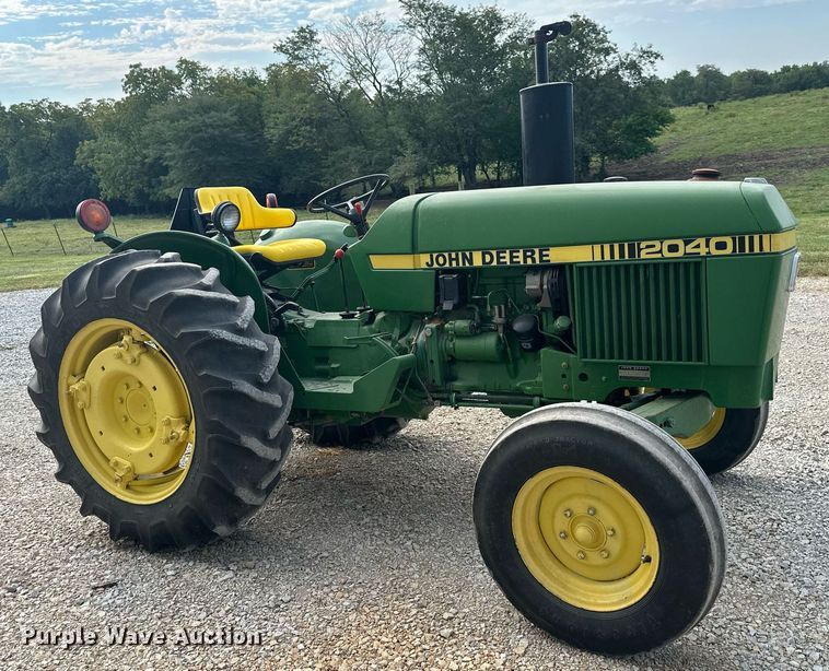 image for item DS2275 1980 John Deere 2040  tractor