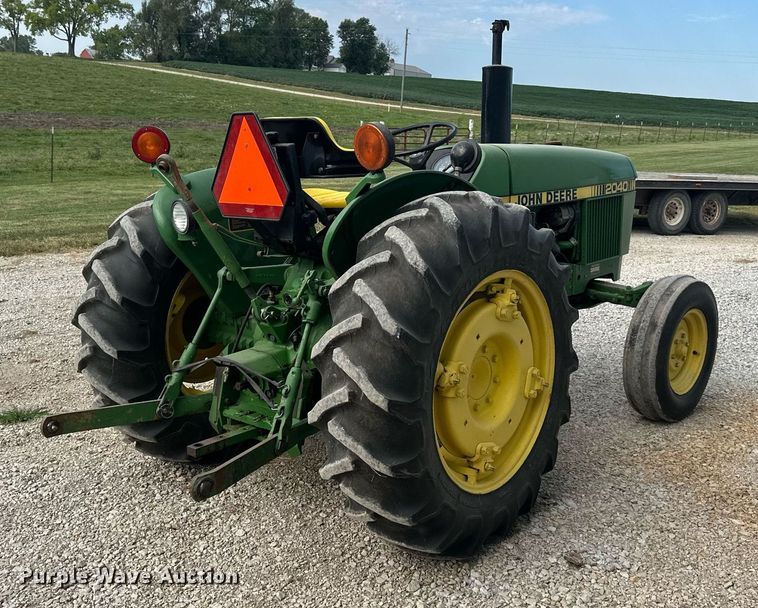 image for item DS2275 1980 John Deere 2040  tractor