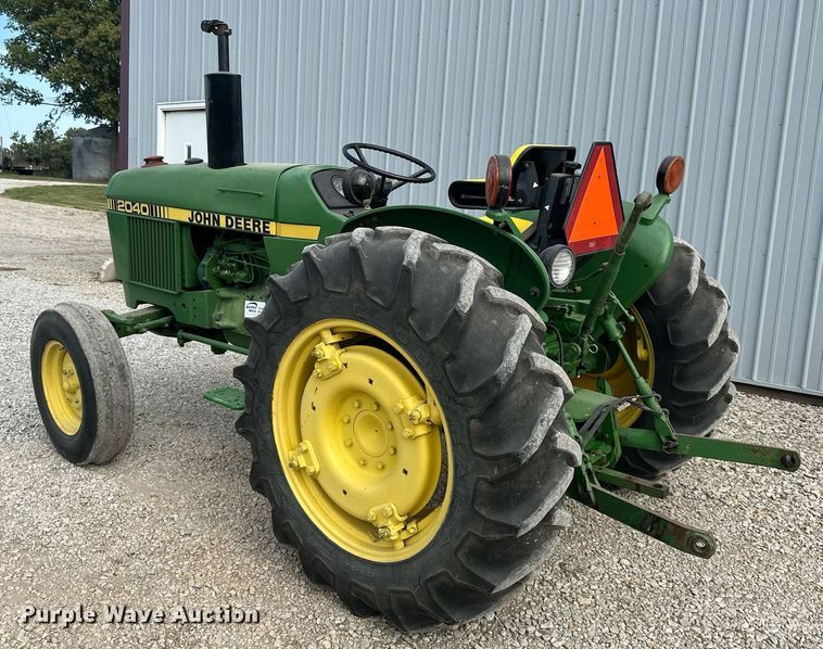 image for item DS2275 1980 John Deere 2040  tractor