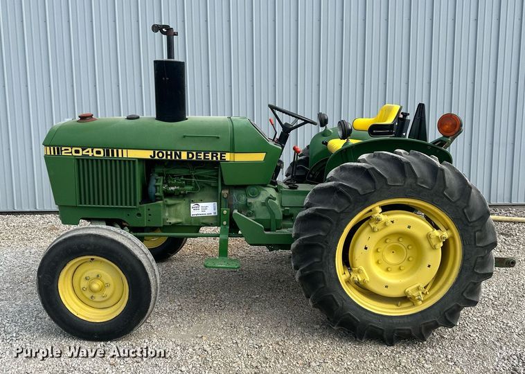image for item DS2275 1980 John Deere 2040  tractor