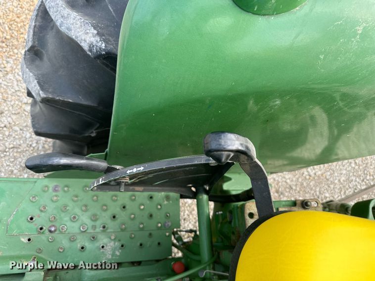 image for item DS2275 1980 John Deere 2040  tractor