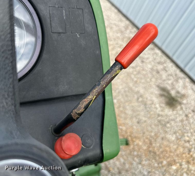 image for item DS2275 1980 John Deere 2040  tractor