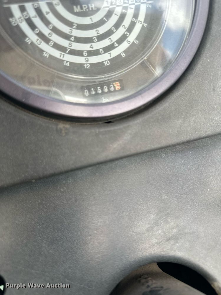 image for item DS2275 1980 John Deere 2040  tractor