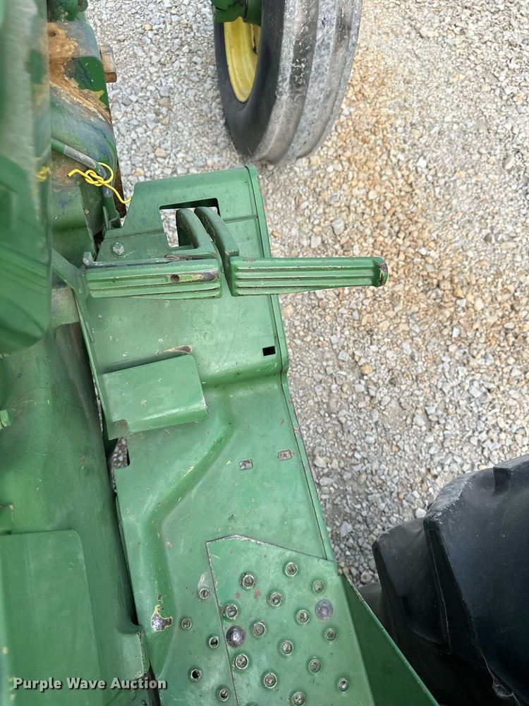 image for item DS2275 1980 John Deere 2040  tractor