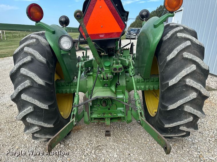 image for item DS2275 1980 John Deere 2040  tractor