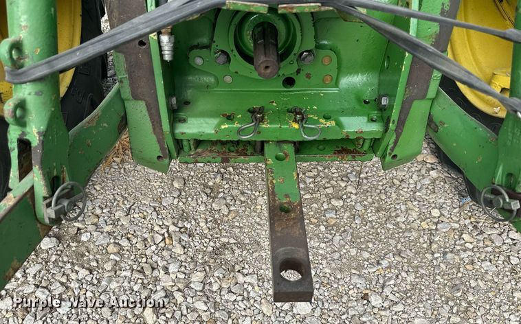 image for item DS2275 1980 John Deere 2040  tractor