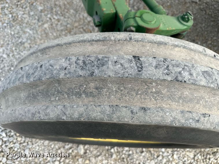 image for item DS2275 1980 John Deere 2040  tractor