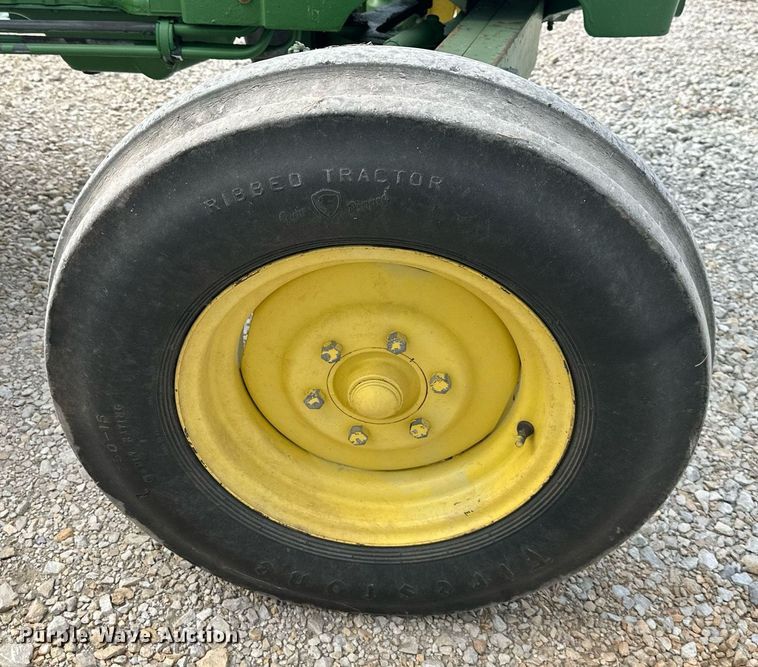 image for item DS2275 1980 John Deere 2040  tractor