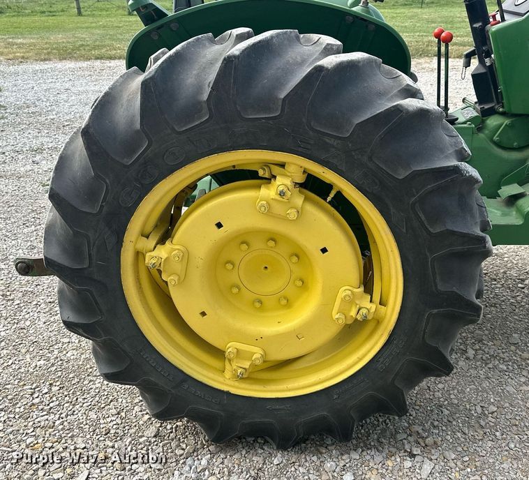 image for item DS2275 1980 John Deere 2040  tractor