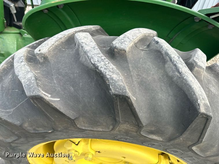 image for item DS2275 1980 John Deere 2040  tractor