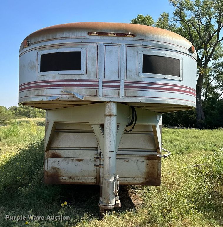 image for item DS7141 1988 Travalong  livestock trailer