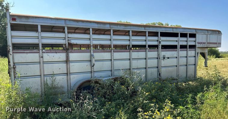 image for item DS7141 1988 Travalong  livestock trailer