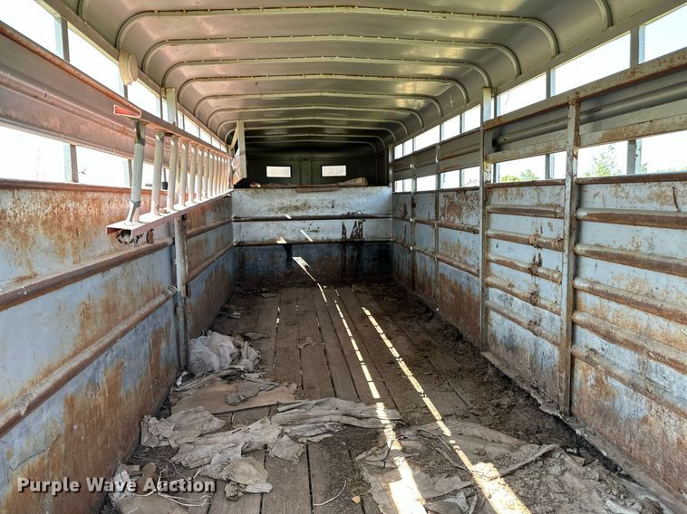 image for item DS7141 1988 Travalong  livestock trailer