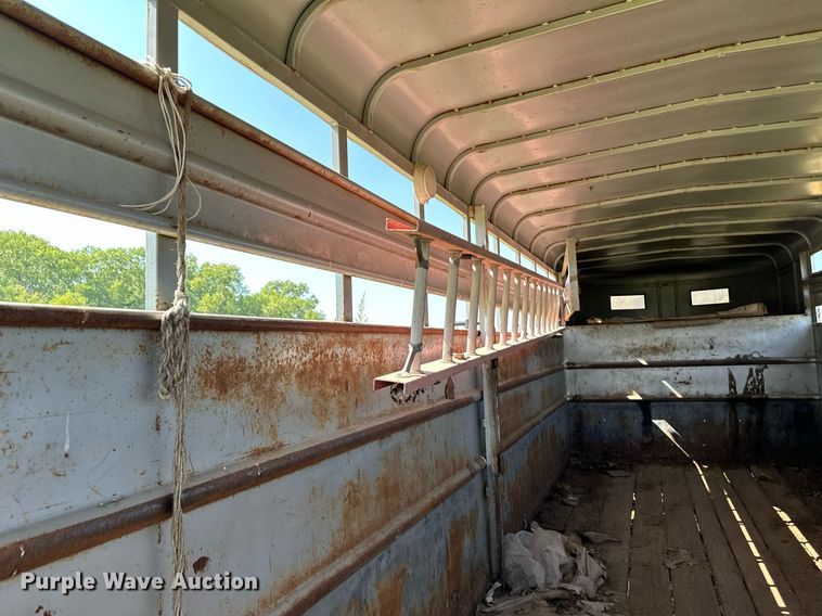 image for item DS7141 1988 Travalong  livestock trailer