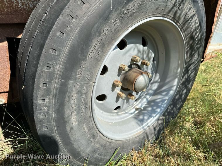 image for item DS7141 1988 Travalong  livestock trailer