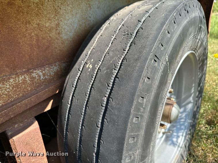 image for item DS7141 1988 Travalong  livestock trailer