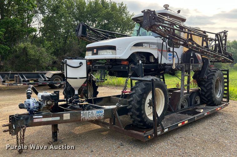 image for item II9173 SpraCoupe 4455  sprayer with Duo Lift trailer