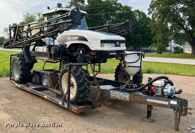 image for item II9173 SpraCoupe 4455  sprayer with Duo Lift trailer