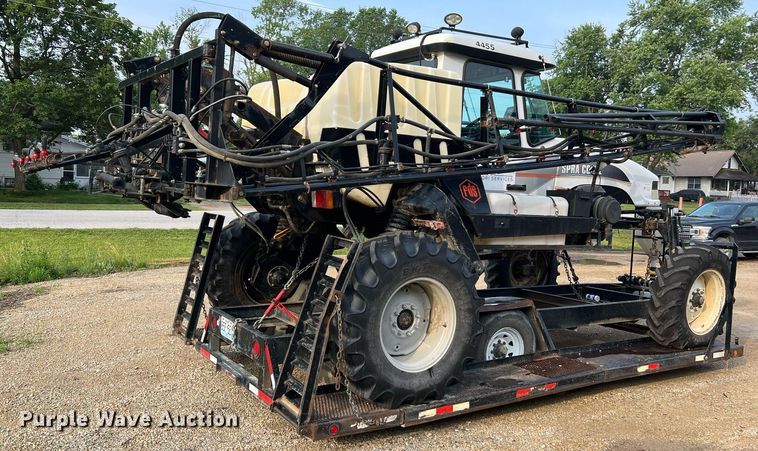 image for item II9173 SpraCoupe 4455  sprayer with Duo Lift trailer
