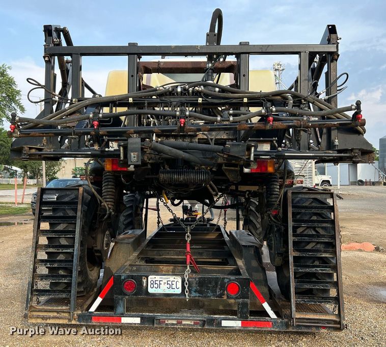 image for item II9173 SpraCoupe 4455  sprayer with Duo Lift trailer