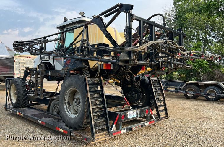 image for item II9173 SpraCoupe 4455  sprayer with Duo Lift trailer