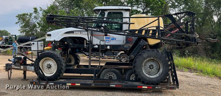 image for item II9173 SpraCoupe 4455  sprayer with Duo Lift trailer